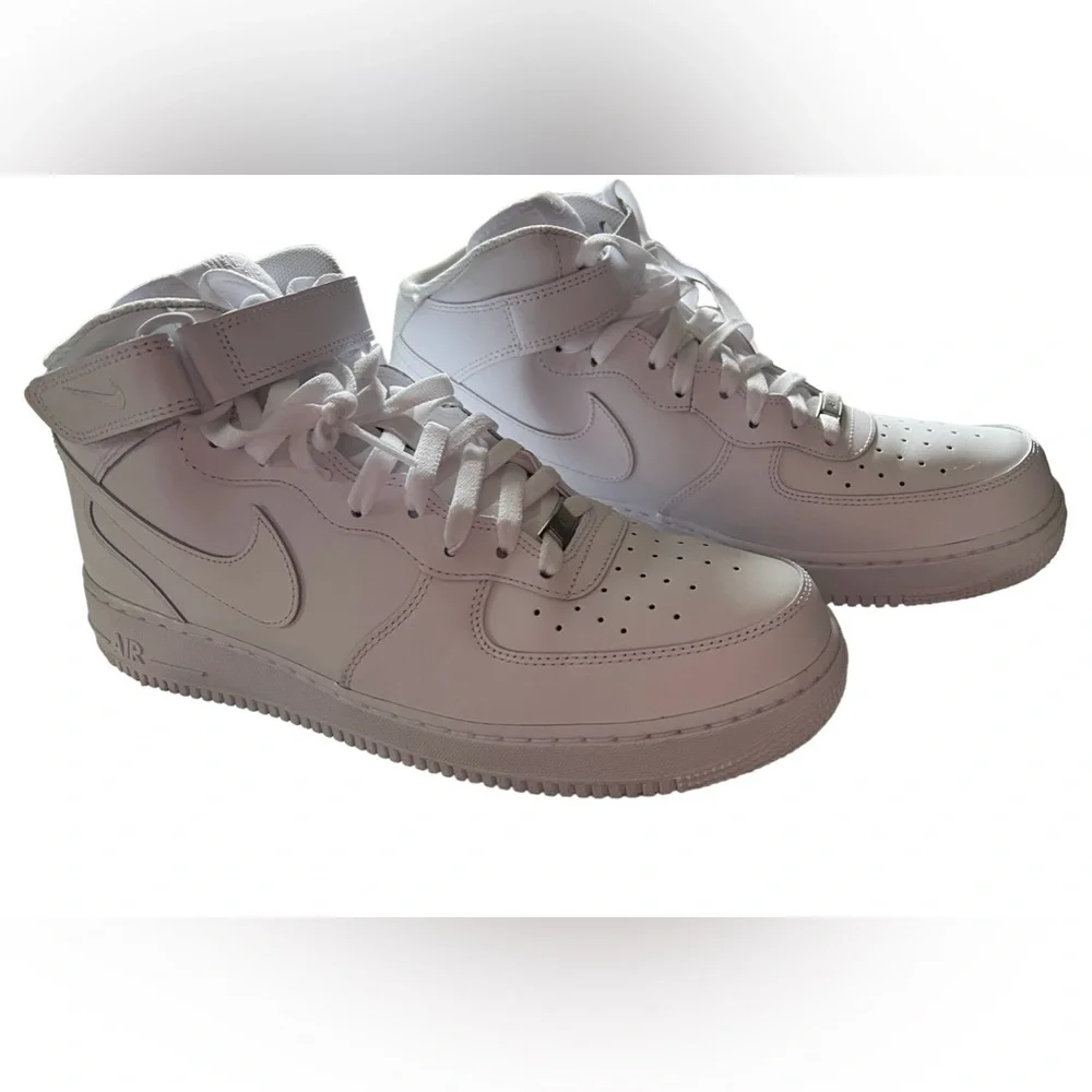 NIKE AIR FORCE 1 MID '07
WHITE MENS SIZE 13. LIKE NEW - Picture 1 of 7